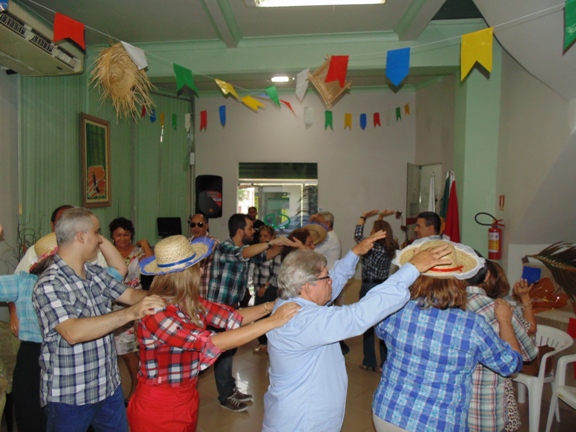 Read more about the article Muita alegria e descontração durante a festa junina da ADPEP