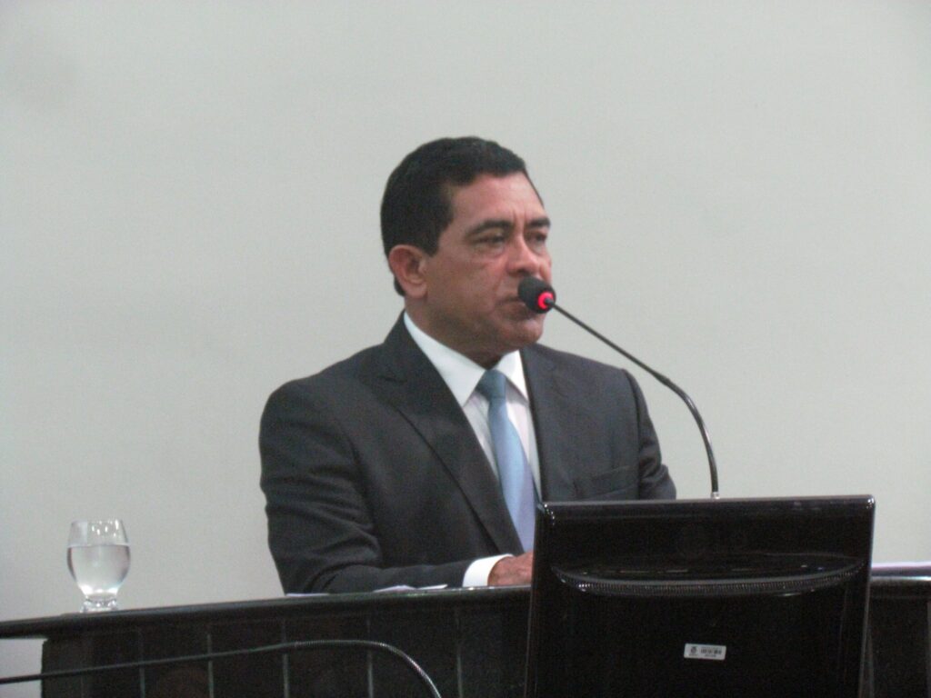 Read more about the article Defensor associado, Cândido Paraguassú, doa projeto à ADPEP
