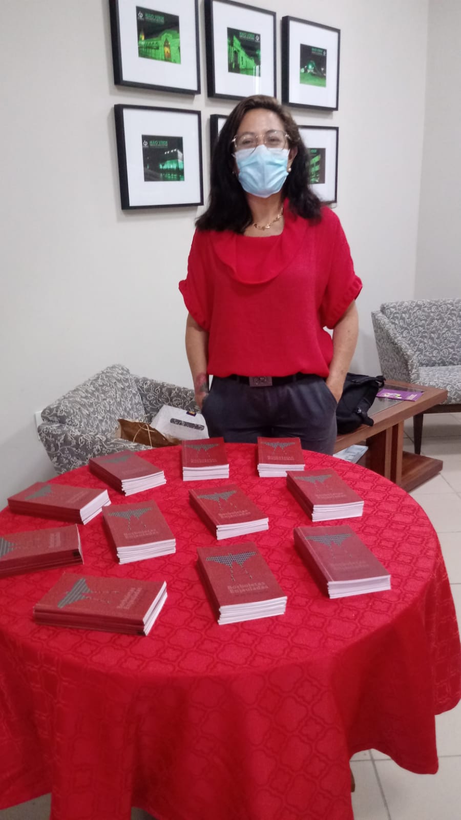 You are currently viewing Autora do livro ‘Borboletas Enjauladas’ comercializa sua obra até esta sexta-feira na sede da ADPEP