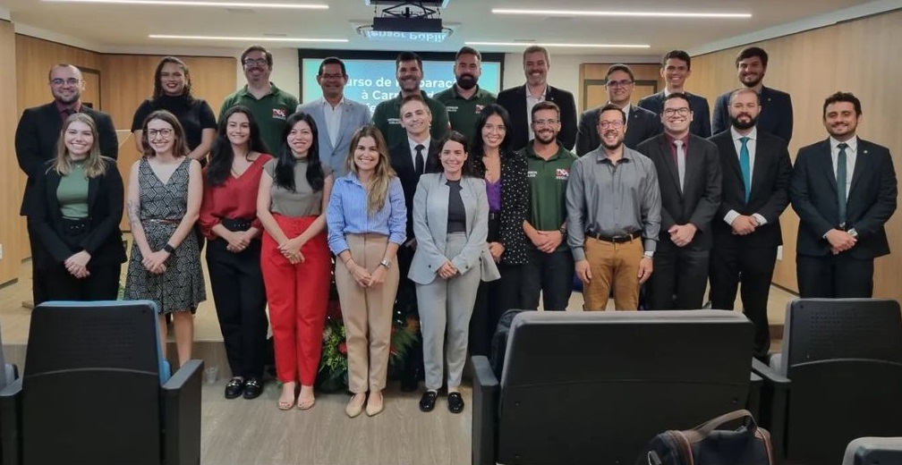 Read more about the article ADPEP entrega kit anual de brindes às novas Defensoras e aos novos Defensores Públicos